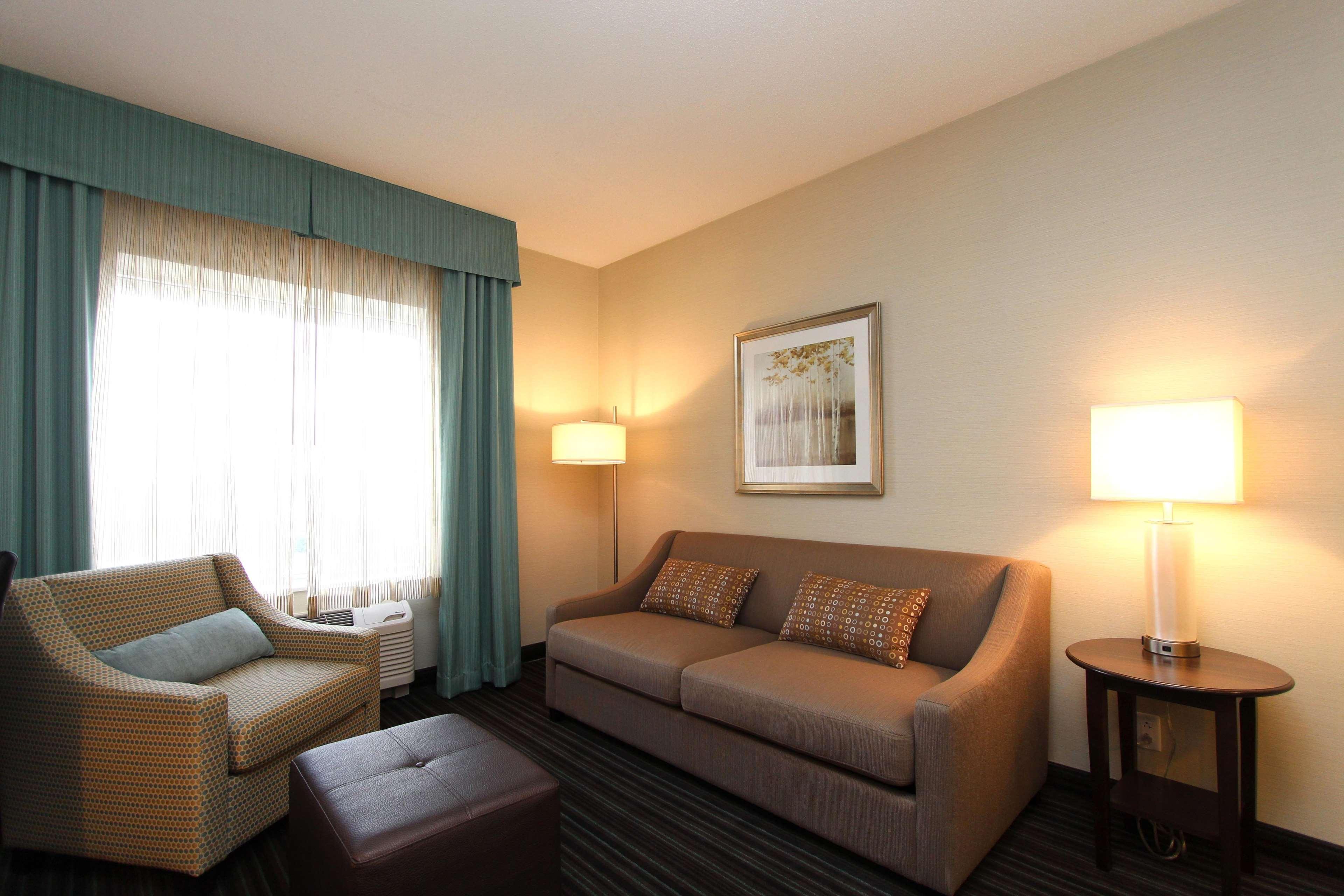 Hampton Inn & Suites By Hilton St. John'S Airport Exteriör bild