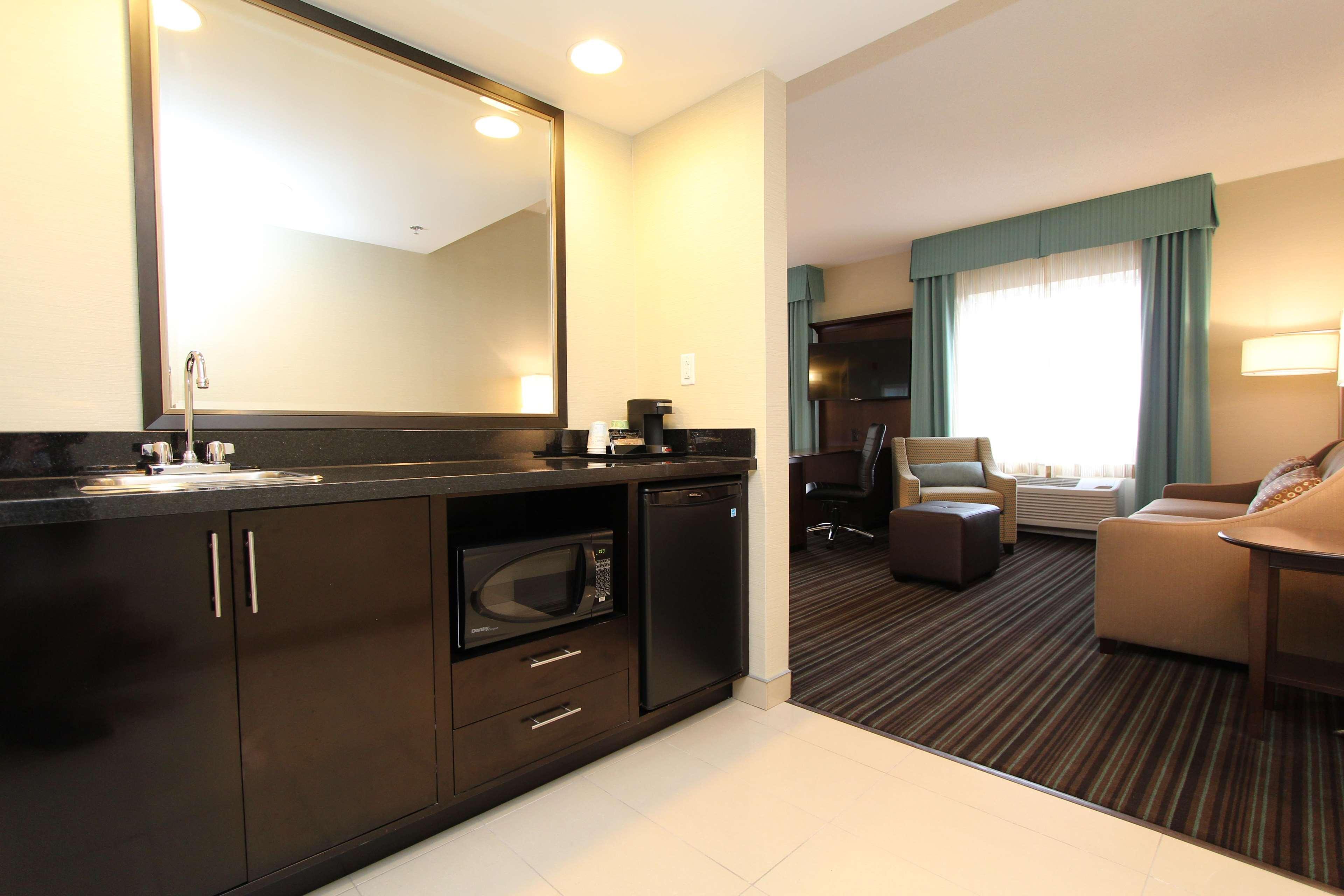 Hampton Inn & Suites By Hilton St. John'S Airport Exteriör bild