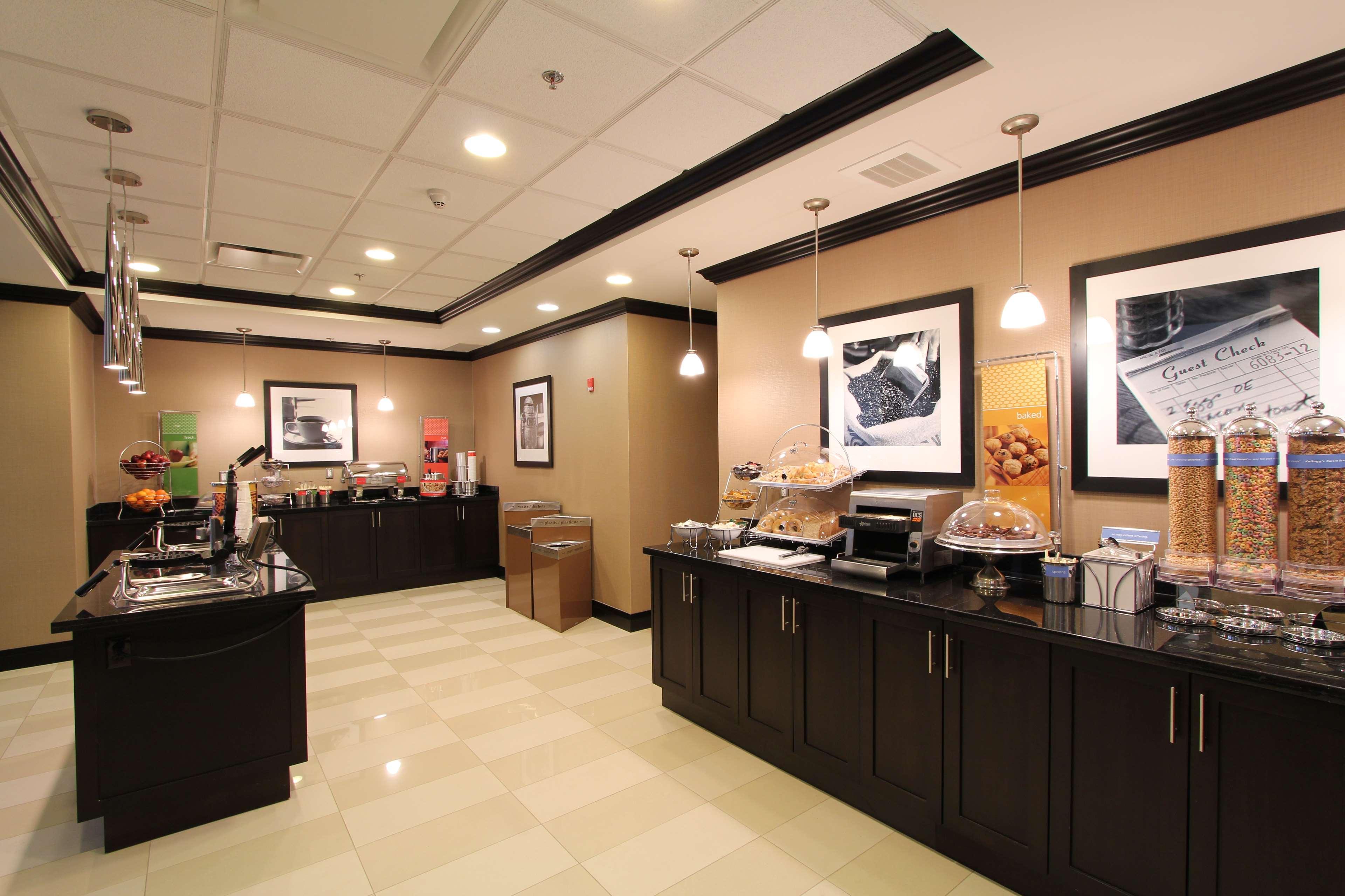 Hampton Inn & Suites By Hilton St. John'S Airport Exteriör bild