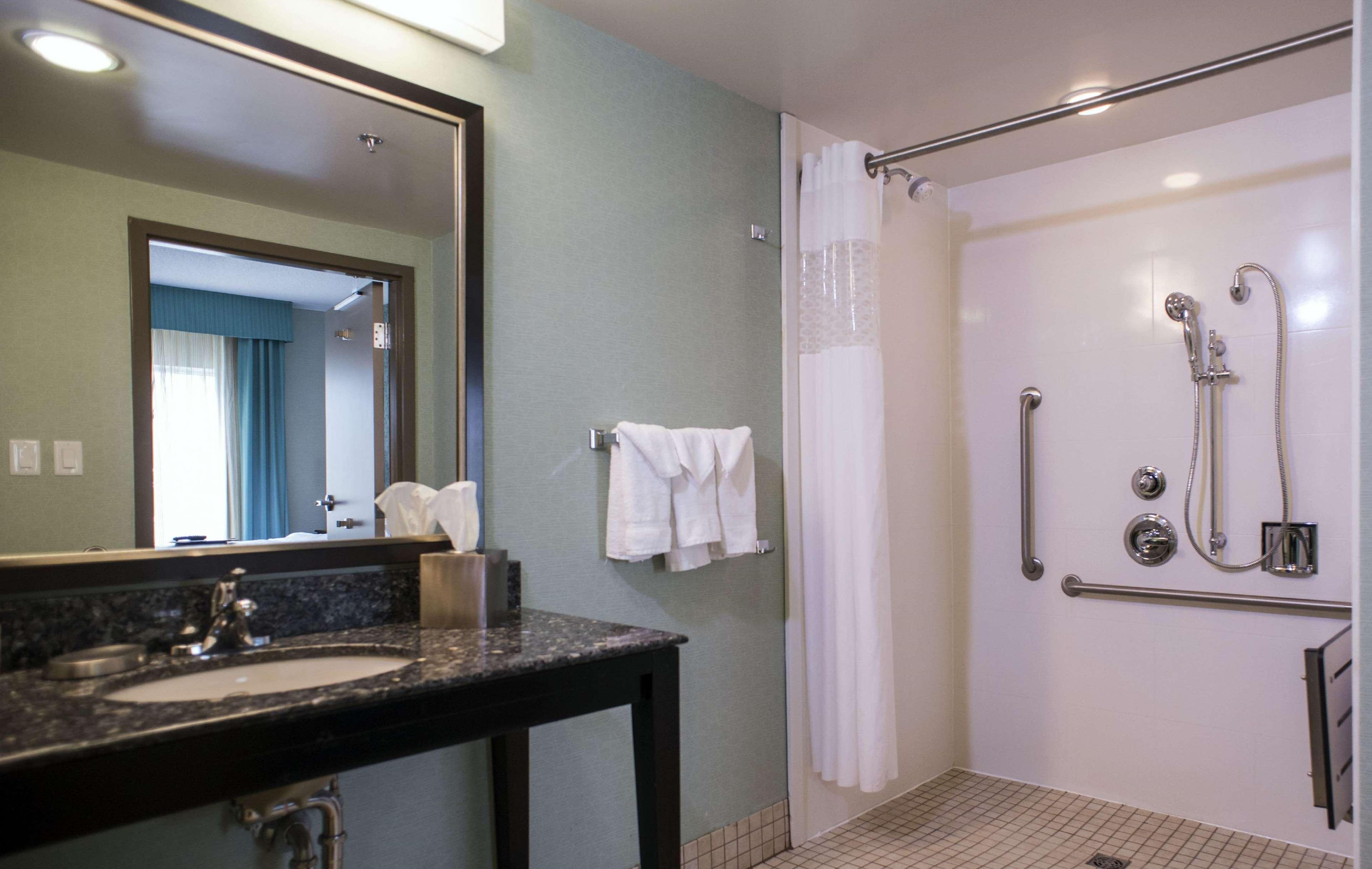 Hampton Inn & Suites By Hilton St. John'S Airport Exteriör bild