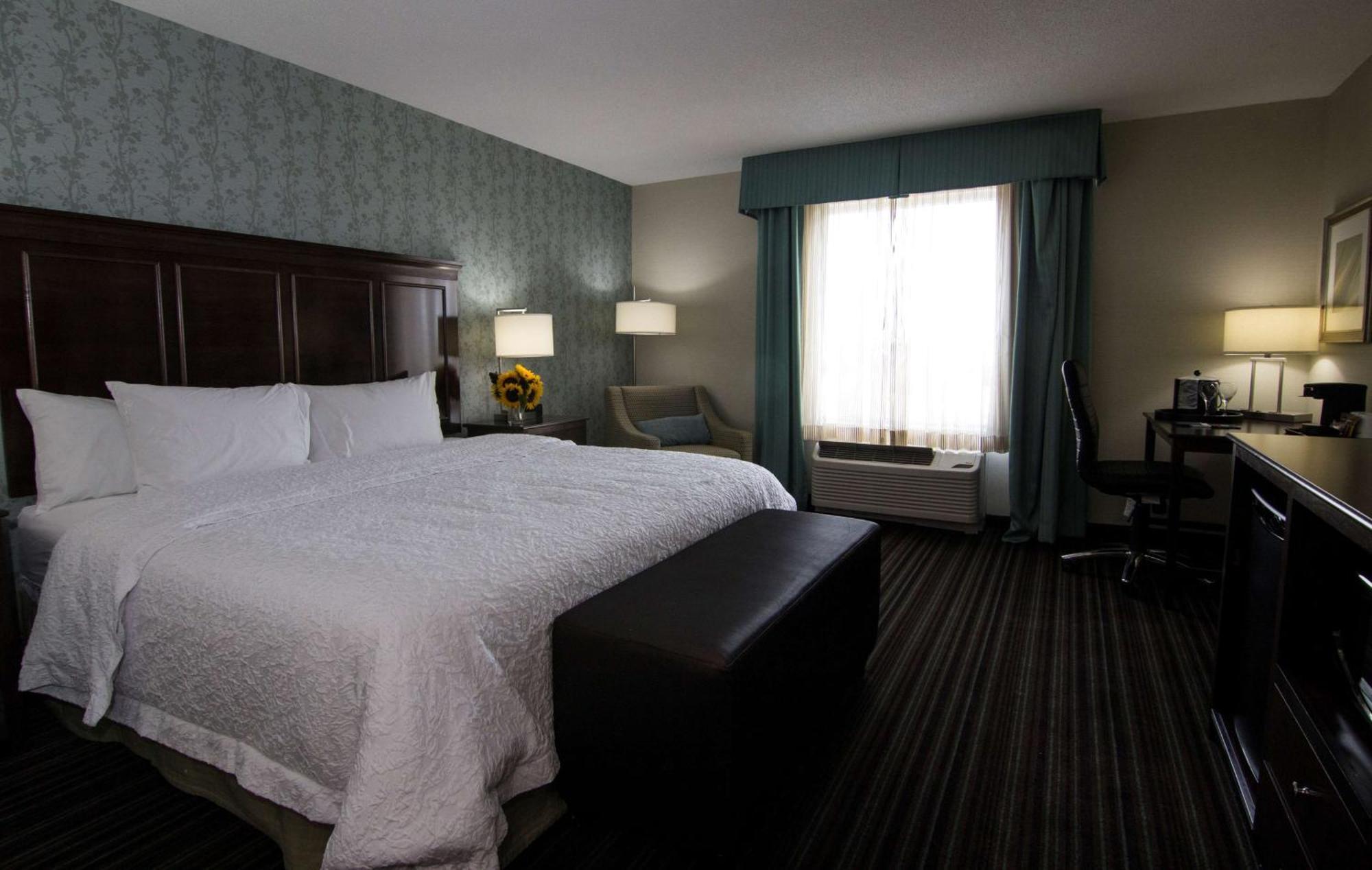 Hampton Inn & Suites By Hilton St. John'S Airport Exteriör bild