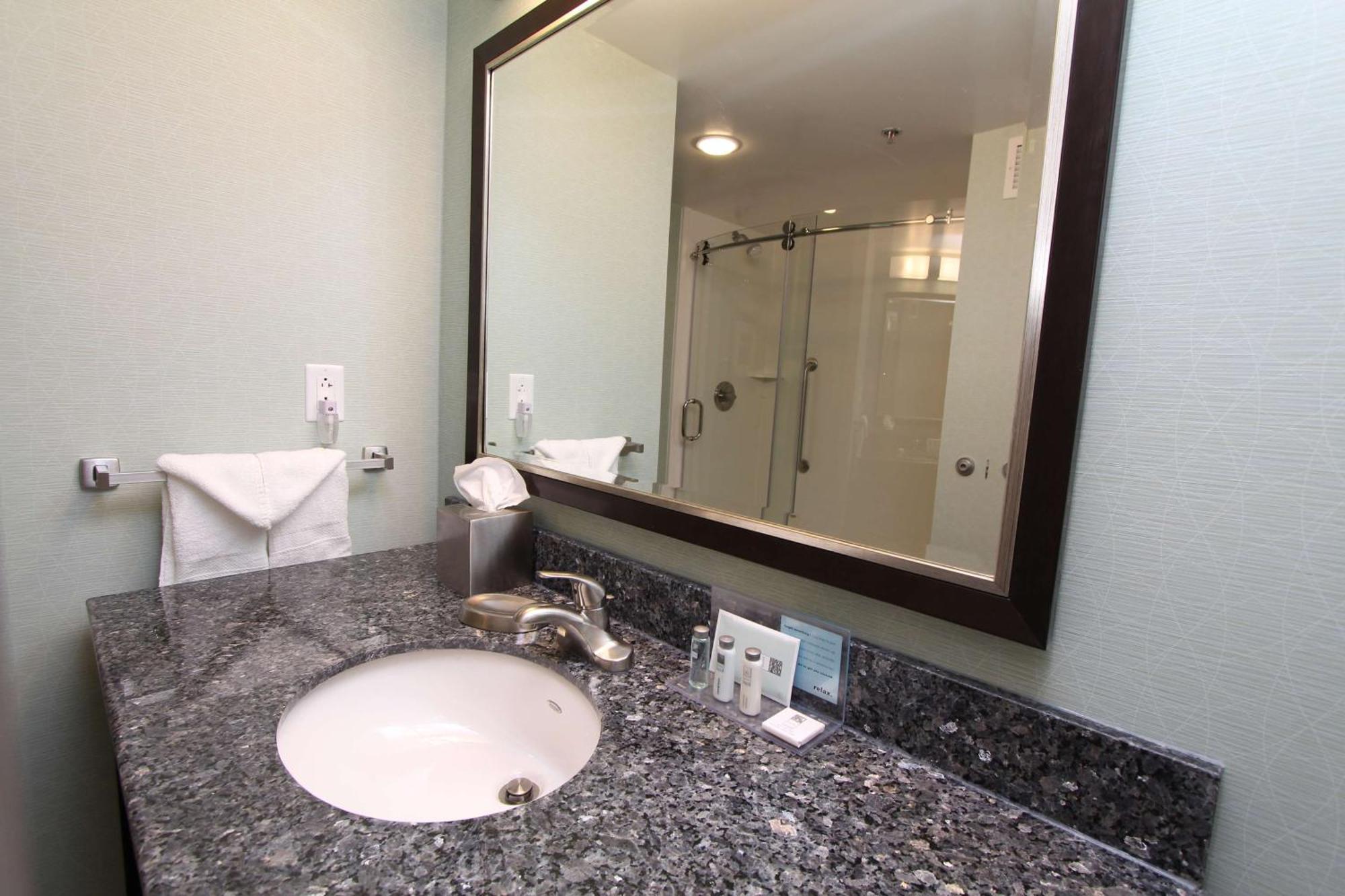 Hampton Inn & Suites By Hilton St. John'S Airport Exteriör bild